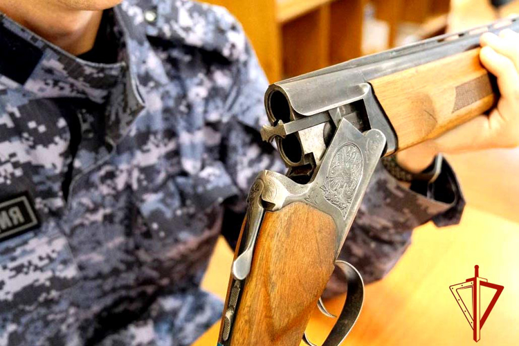 В Орловской области Росгвардия передала партию изъятого гражданского оружия для нужд СВО