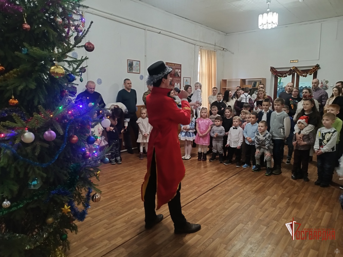 В Орле «Дед Мороз специального назначения» собрал маленьких росгвардейцев на новогоднюю елку