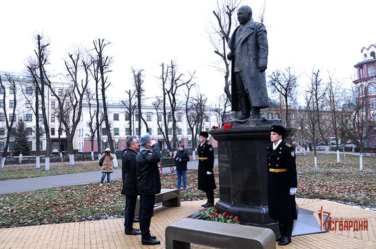 В Орле росгвардейцы отдали дань памяти Неизвестному солдату