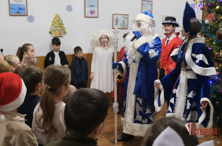 В Орле «Дед Мороз специального назначения» собрал маленьких росгвардейцев на новогоднюю елку
