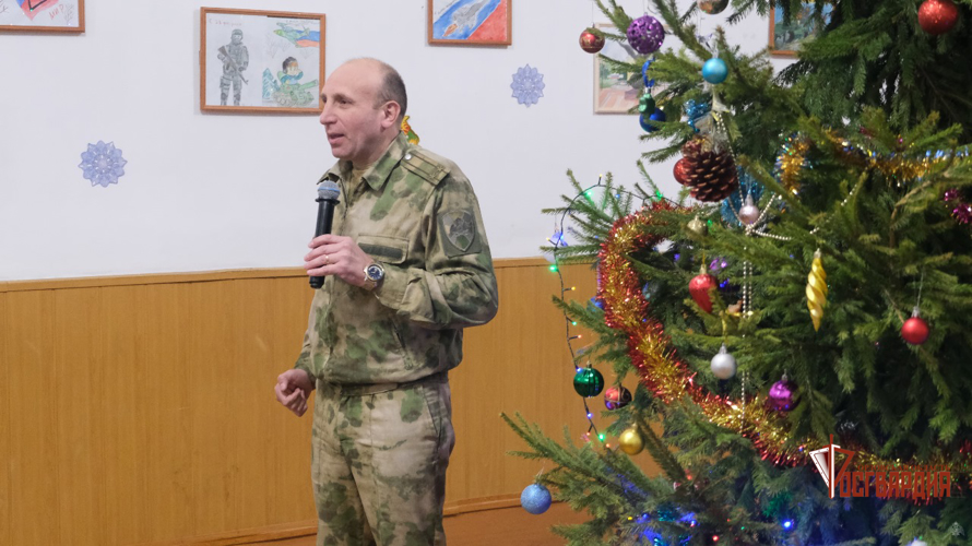 В Орле «Дед Мороз специального назначения» собрал маленьких росгвардейцев на новогоднюю елку
