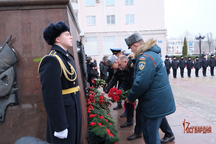 В Орле росгвардейцы почтили память Героев Отечества