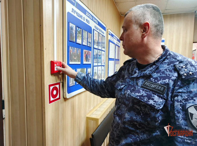 Орловские росгвардейцы отработали навыки эвакуации по сигналу «Пожарная тревога»