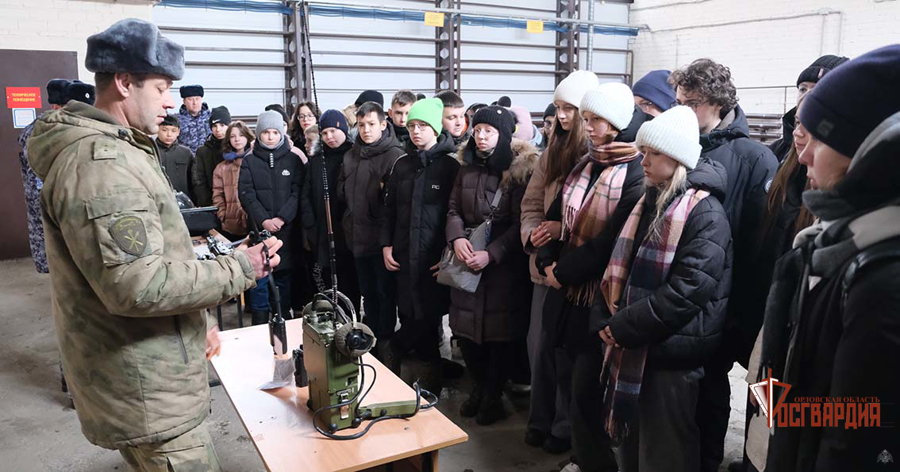 В преддверии Дня защитника Отечества росгвардейцы провели урок мужества для школьников