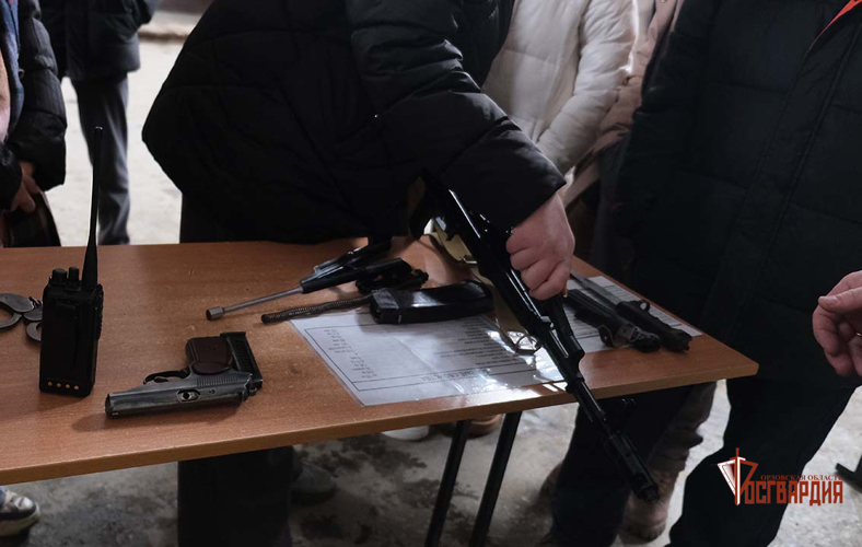 В преддверии Дня защитника Отечества росгвардейцы провели урок мужества для школьников