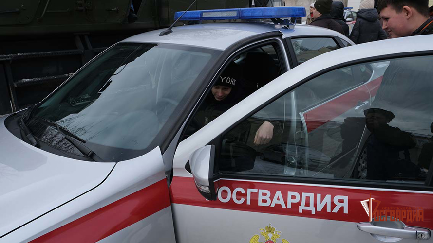 В преддверии Дня защитника Отечества росгвардейцы провели урок мужества для школьников