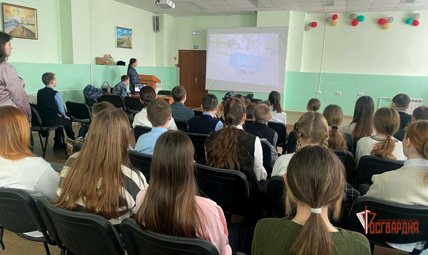 Росгвардейцы провели занятие с учениками в рамках единой недели мужества