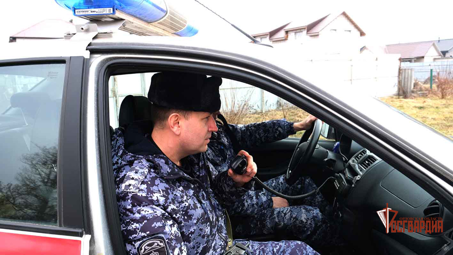 Орловские росгвардейцы задержали мужчину за кражу алкоголя в магазине