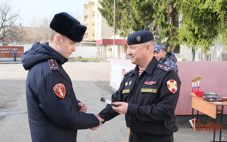 В День войск национальной гвардии Российской Федерации сотрудники и военнослужащие почтили память своих погибших товарищей