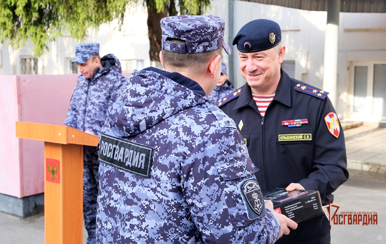 В День войск национальной гвардии Российской Федерации сотрудники и военнослужащие почтили память своих погибших товарищей