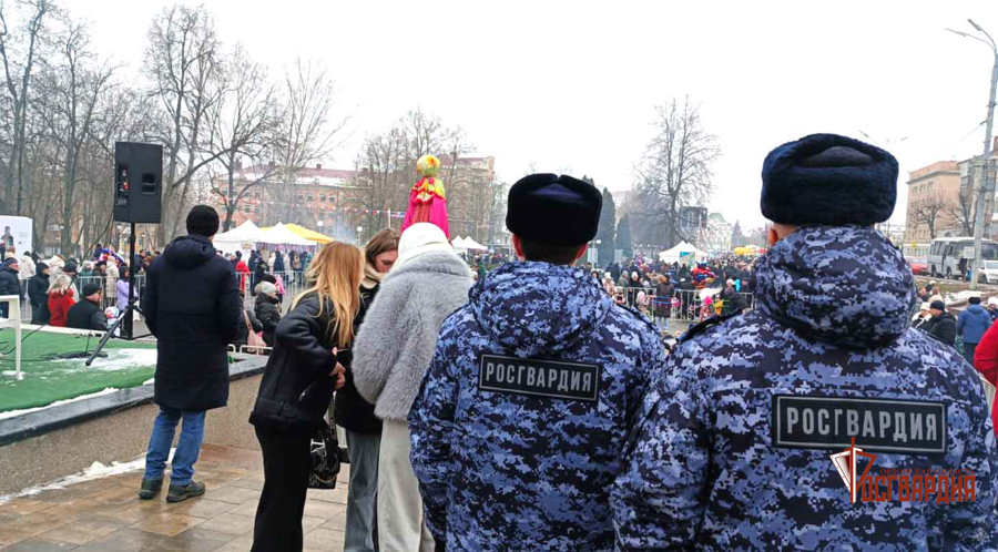 Росгвардейцы в Орле приняли участие в охране общественного порядка на масленичных гуляниях