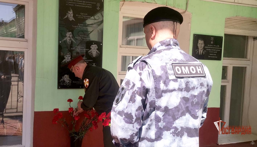 Сотрудники и военнослужащие Росгвардии побывали в подшефном техникуме путей сообщения им. Лапочкина