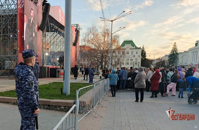 В Орле росгвардейцы приняли участие в обеспечении безопасности концерта хора Турецкого