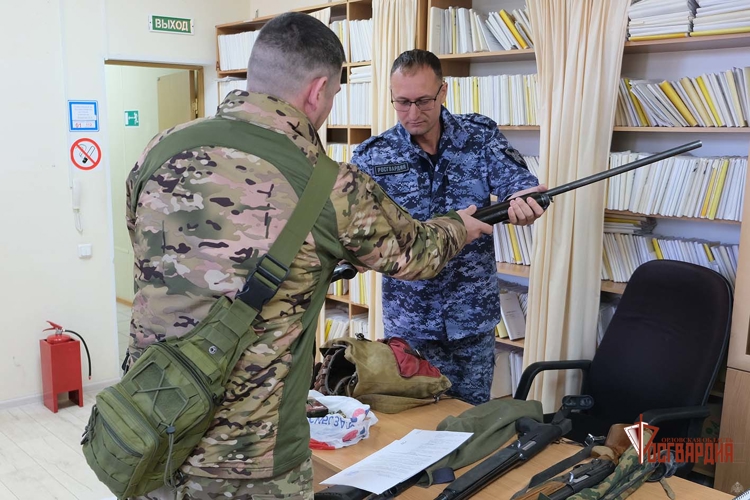 В Орловской области Росгвардия передала очередную партию гражданского оружия для нужд СВО