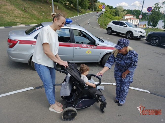 Орловские росгвардейцы приняли участие во Всероссийской акции «Российский триколор»
