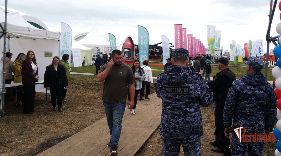 В Орле росгвардейцы обеспечили безопасность выпускных вечеров и «Дня Русского поля»
