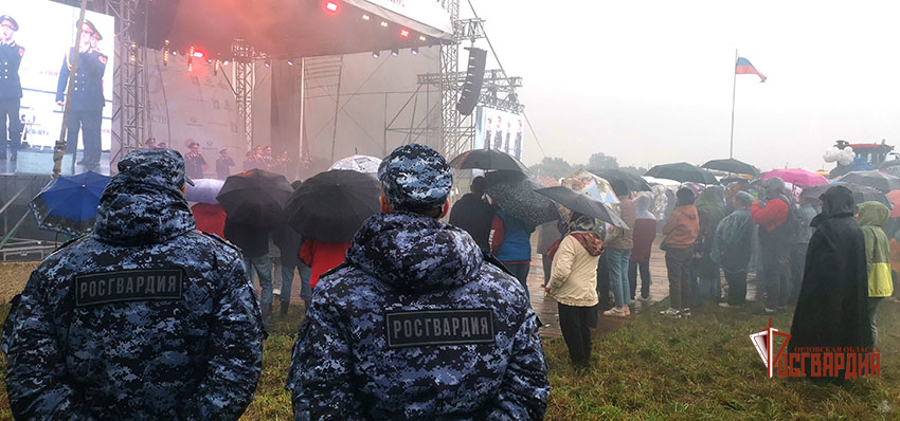 В Орле росгвардейцы обеспечили безопасность выпускных вечеров и «Дня Русского поля»