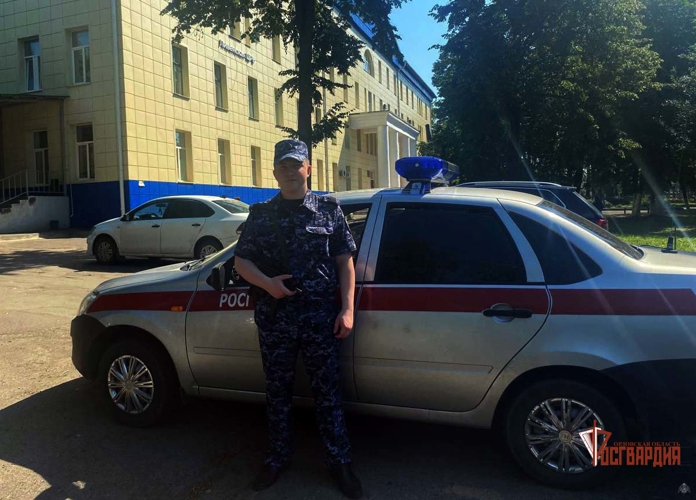Сотрудники Росгвардии помогли доставить в медучреждение ребенка, потерявшего сознание