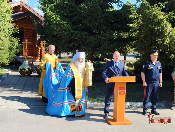 Митрополит Орловский и Болховский Тихон совершил освящение куполов храма на территории регионального Управления Росгвардии
