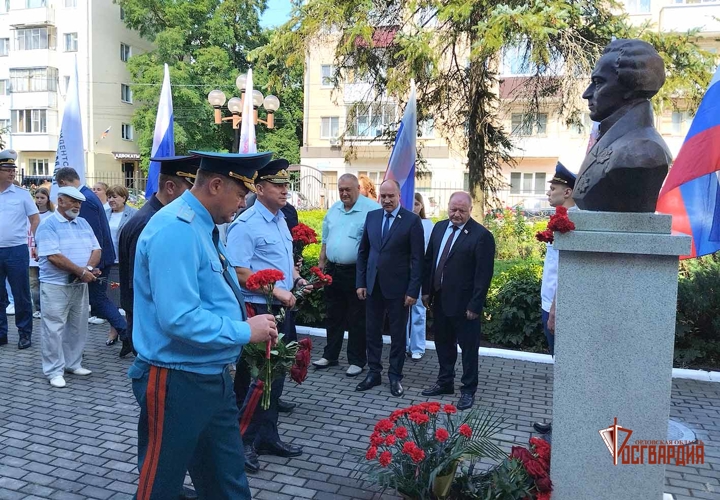 В Орле росгвардейцы приняли участие в торжественном открытии бюста Алексею Борисовичу Куракину