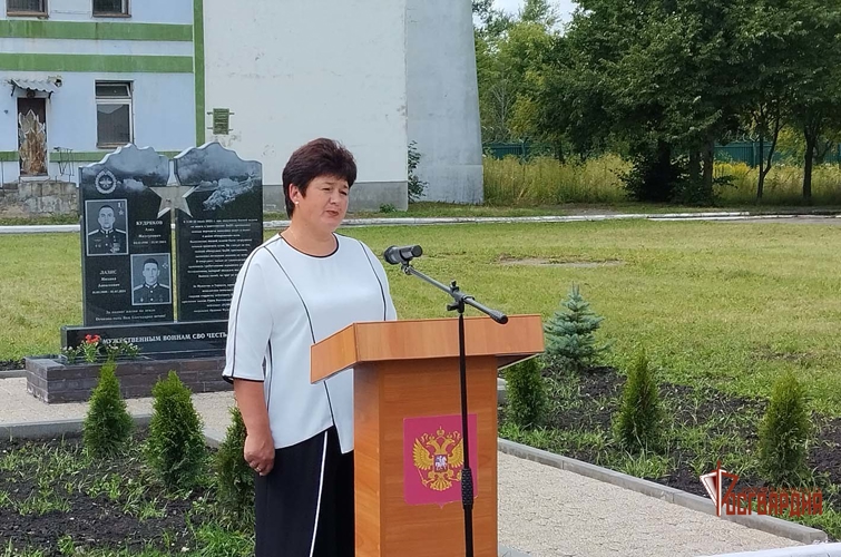 Росгвардейцы приняли участие в открытии памятника погибшему при отражении атаки БпЛА экипажу вертолета