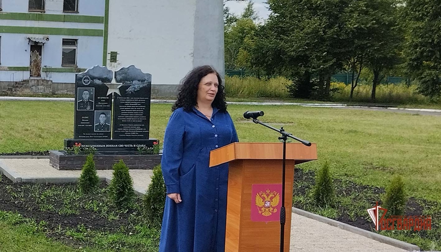 Росгвардейцы приняли участие в открытии памятника погибшему при отражении атаки БпЛА экипажу вертолета