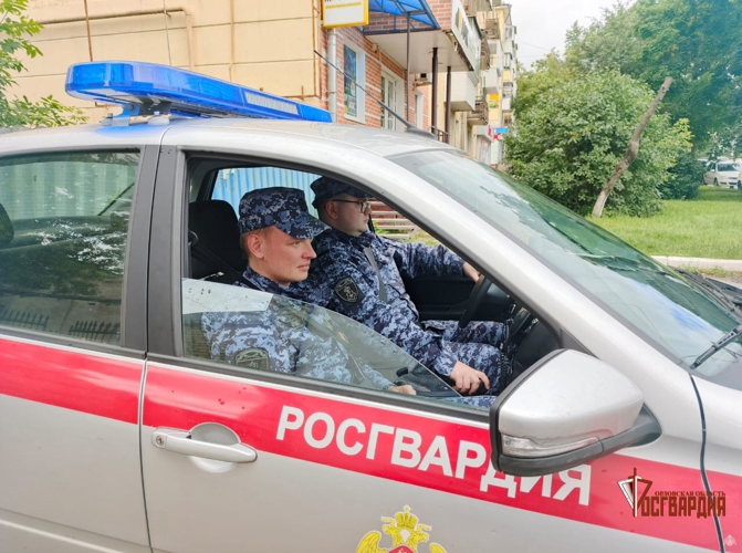 Росгвардейцы задержали местного жителя за хищение из гипермаркета в Орле