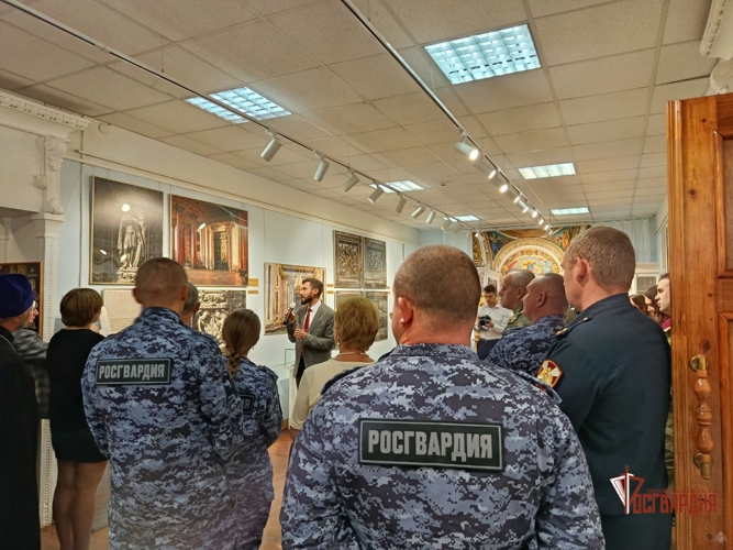 Представители Росгвардии побывали на открытии выставки, посвящённой Александру Невскому
