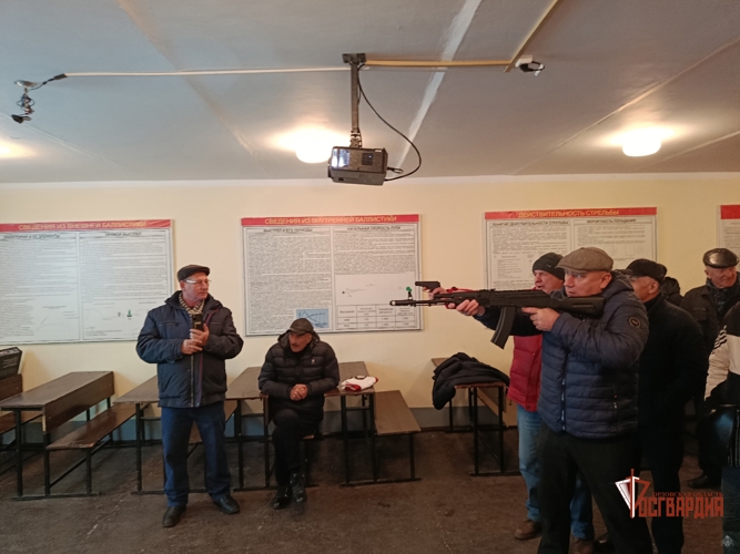 В Орле росгвардейцы поздравили ветеранов войск правопорядка
