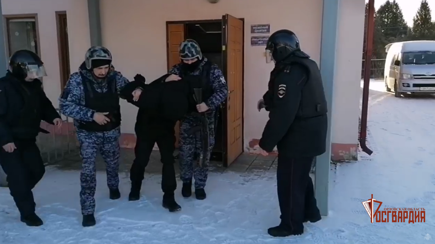Мценские росгвардейцы обеспечили безопасность на новогодних мероприятиях в «Спасском-Лутовинове»