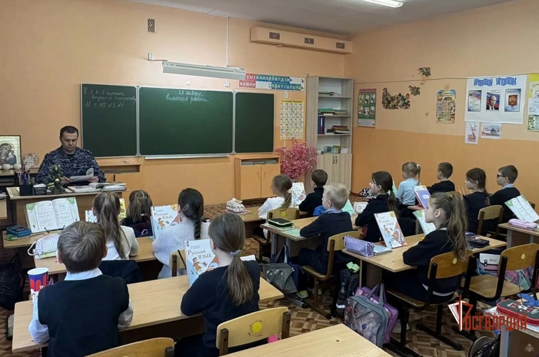 Росгвардейцы провели уроки мужества с орловскими школьниками