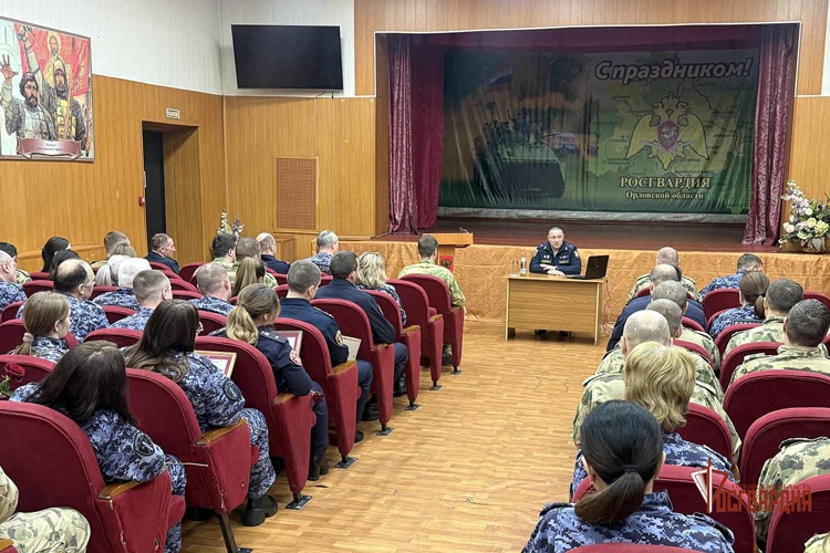 В Орле росгвардейцев поздравили с 57-летием подразделений лицензионно-разрешительной работы и государственного контроля