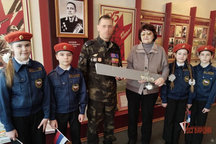 Сотрудники СОБР «Орёл» отметили День защитника Отечества вместе с орловскими школьниками