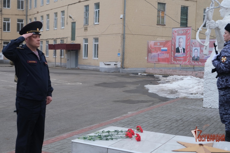 Росгвардейцы почтили память сослуживцев, погибших при исполнении служебного долга