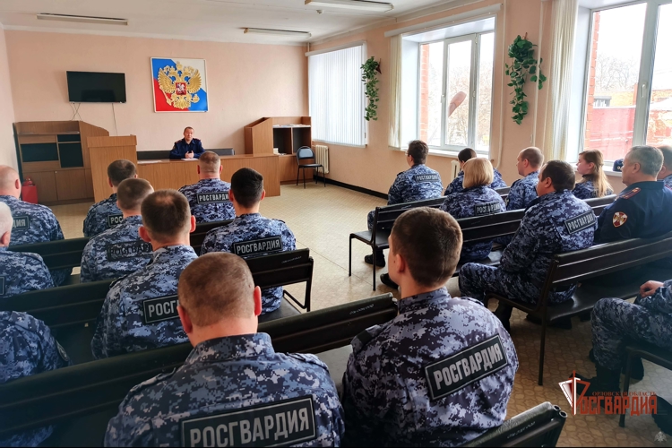 В Орле представитель следственного управления СК России провёл занятие с росгвардейцами по профилактике преступлений