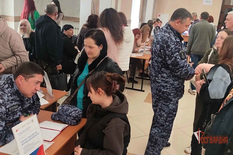 Росгвардейцы приняли участие во Всероссийской ярмарке трудоустройства