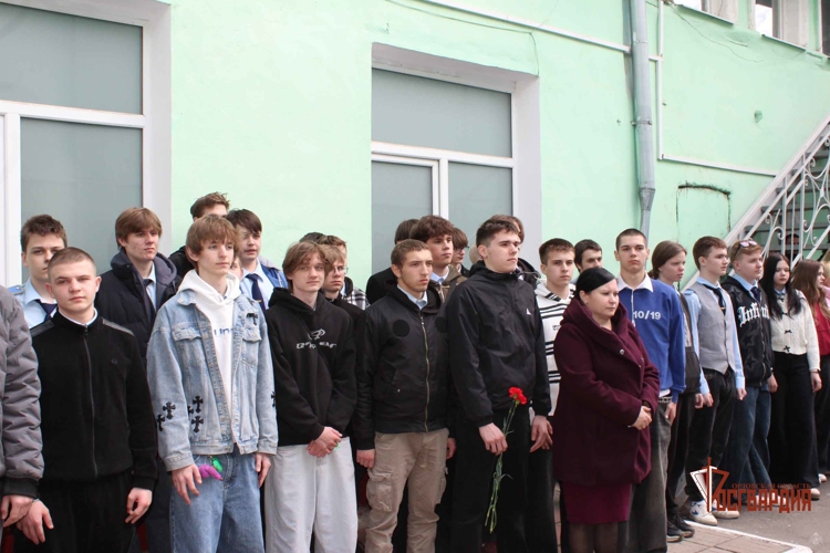 В Орле почтили память кавалера ордена Мужества Владислава Лапочкина