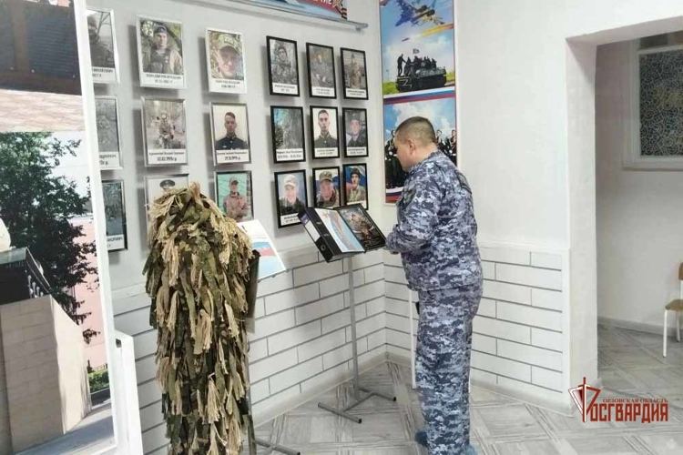 Росгвардейцы приняли участие в акции «Не гаснет памяти свеча»