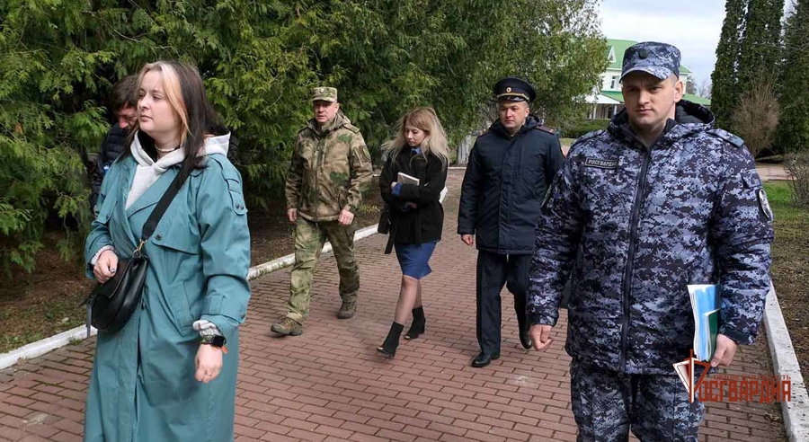 В Орле начальник регионального Управления Росгвардии проверил антитеррористическую защищённость детского лагеря «Лесная поляна»