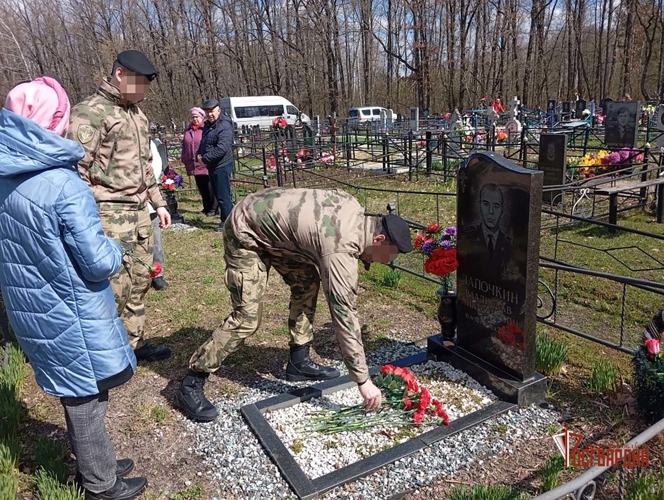 В Орле почтили память кавалера ордена Мужества Владислава Лапочкина