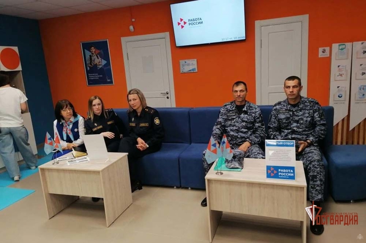 Росгвардейцы пригласили жителей Мценского района на службу