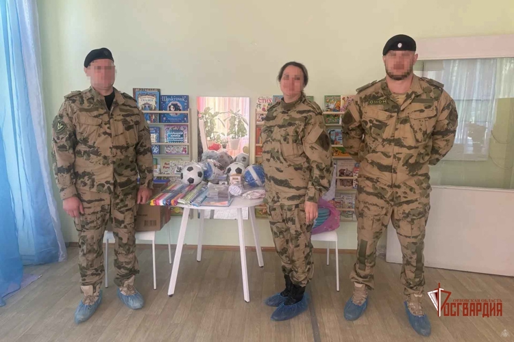 В Орле росгвардейцы навестили воспитанников подшефного дома ребенка