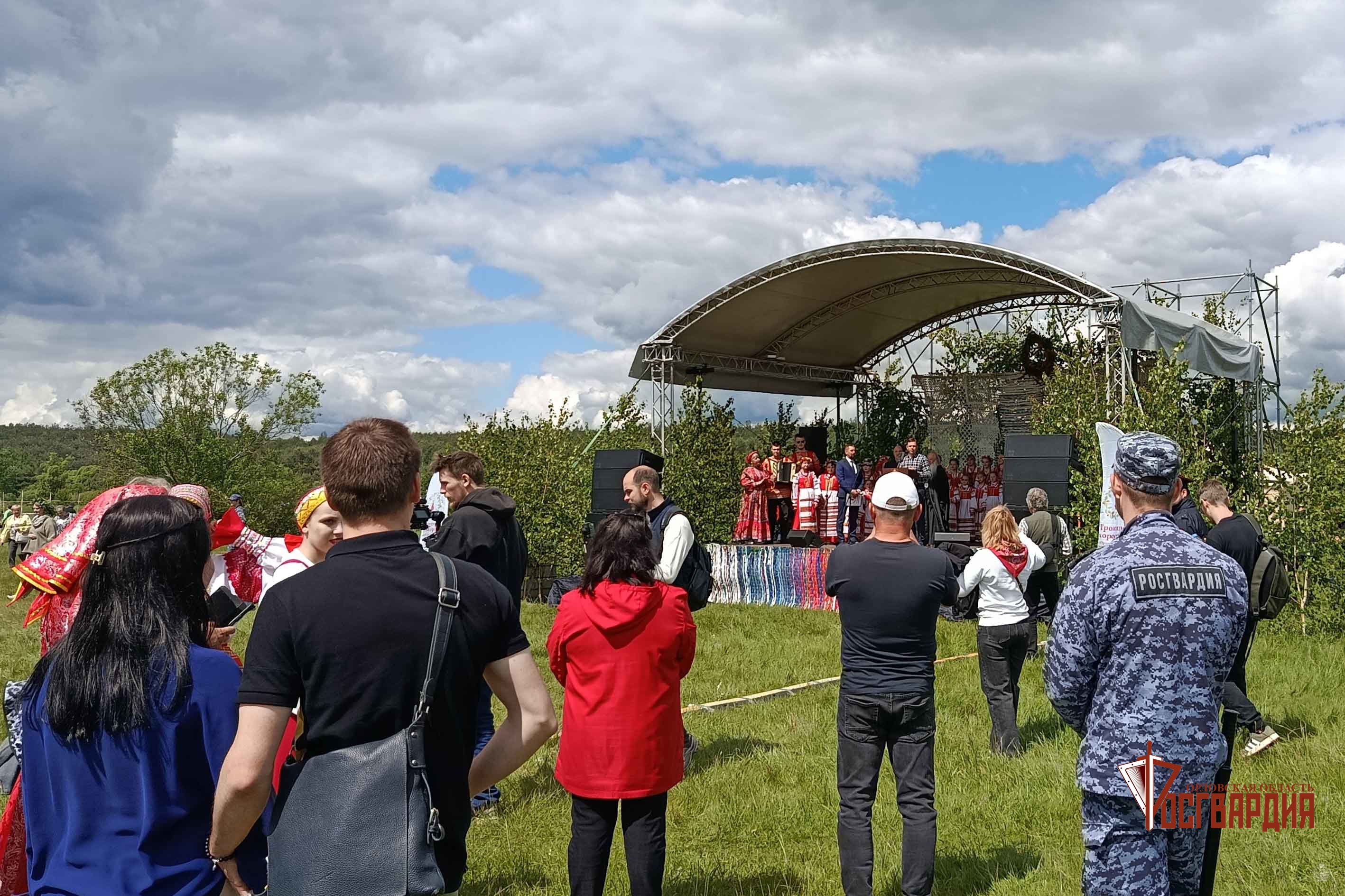 Росгвардейцы приняли участие в обеспечении правопорядка в День Святой Троицы
