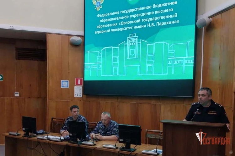 Росгвардейцы рассказали орловским студентам о 10-летии войск