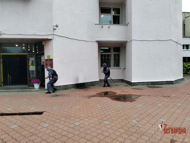В Орле росгвардейцы приняли участие в учениях на избирательном участке