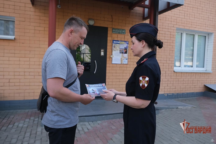 В Орле Росгвардия проводит акцию «Безопасный дом, подъезд, квартира»