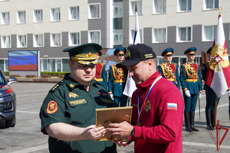 Заместитель директора Росгвардии генерал-полковник Василий Сонин поздравил победителей Всероссийского конкурса профессионального мастерства «Лучший по профессии» 