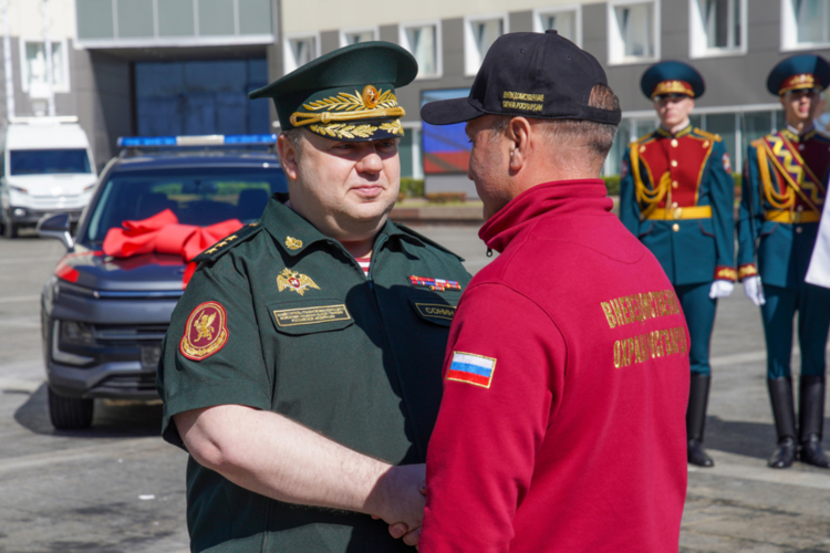 Заместитель директора Росгвардии генерал-полковник Василий Сонин поздравил победителей Всероссийского конкурса профессионального мастерства «Лучший по профессии» 