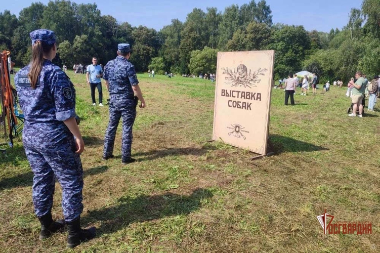 Росгвардейцы обеспечили безопасность на массовых мероприятиях в Орле и области