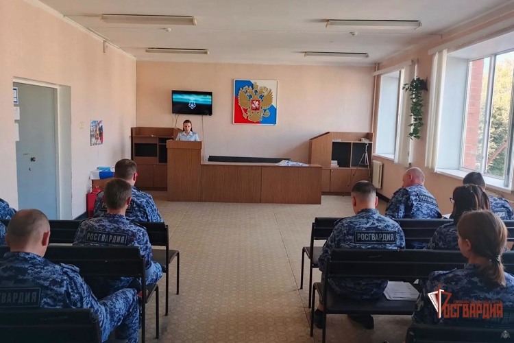 Орловские росгвардейцы обсудили вопросы противодействия коррупции с представителем УМВД